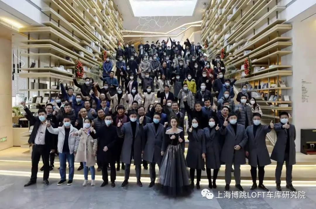 雅安全国一百多人在华侨城汉口道6号参观研讨LOFT专利车库技术！
